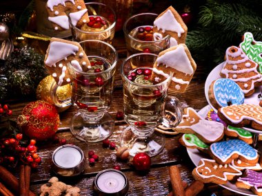 Natürmort dört gözlük, üstten görünüm.