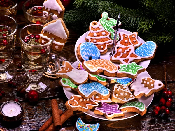 Veel gekleurde glazen cookies op trapsgewijs, Cookie, Stand. — Stockfoto