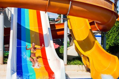 Çocuklar için Yüzme Havuzu slaytlarda aquapark, su kaydırağı.