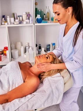 Olgun spa masaj fırsatlar. Yüz tedavi kırk beş yıllık .