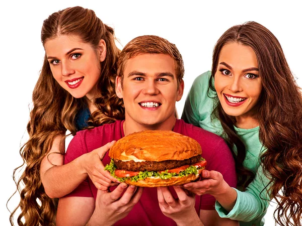 Arkadaşlar elleriyle hamburger fast food . — Stok fotoğraf