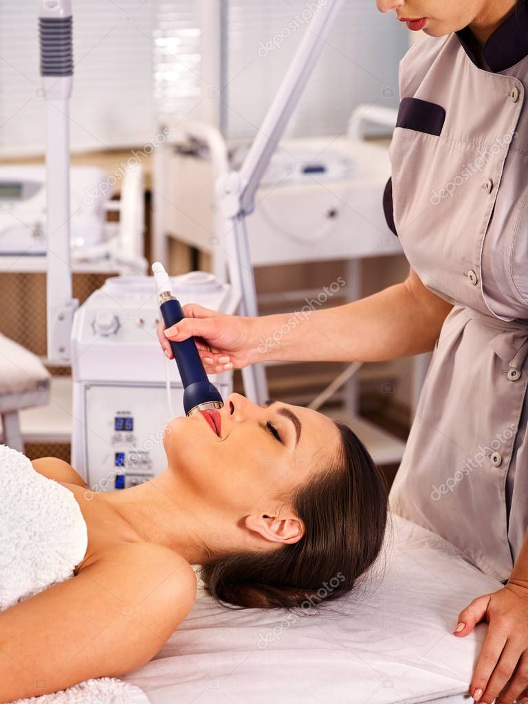 Ultrasonic facial treatment on ultrasound man face machine. — Stock