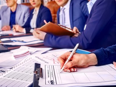 İş insan ofis ve yaşam takım insanların belgelerle çalışma .