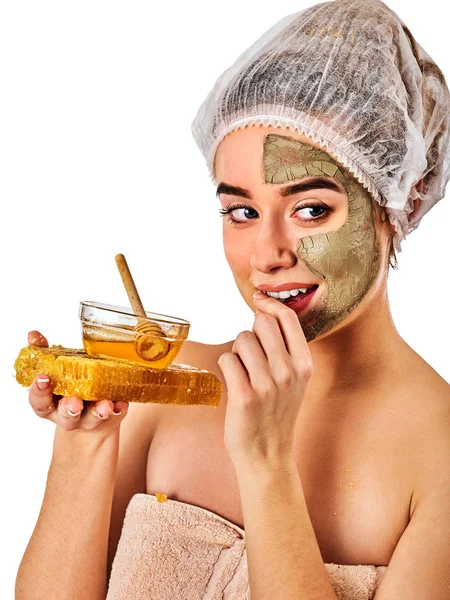 Máscara facial de miel de arcilla mujer. panales caseros amenaza orgánica . — Foto de Stock