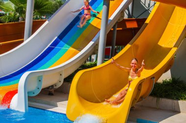 Çocuklar için Yüzme Havuzu slaytlarda aquapark, su kaydırağı.