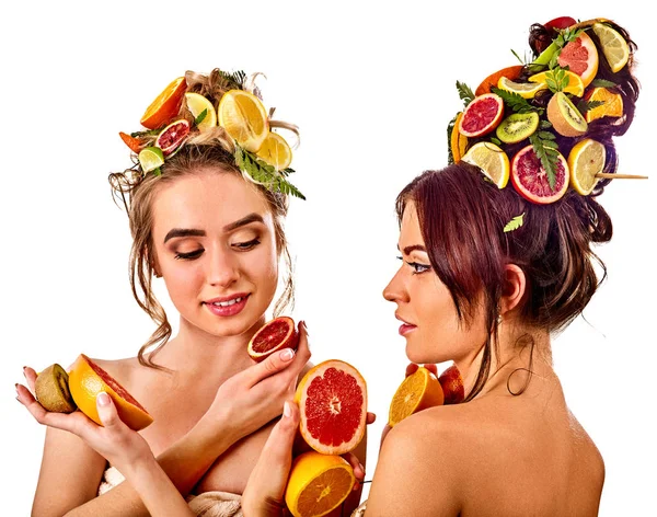 Mulheres cabelo e máscara facial e cuidados com o corpo de frutas . — Fotografia de Stock