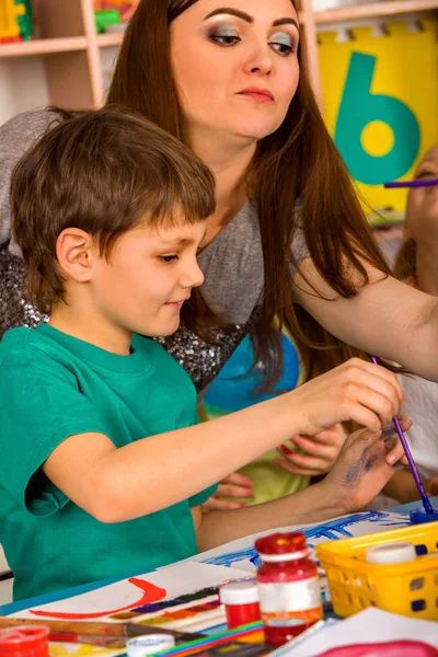 Small students girl and boy painting in art school class. — Stock Photo, Image