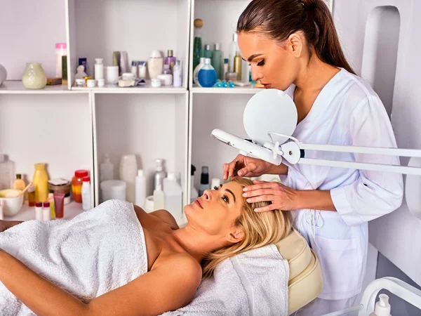 Eyebrow treatment of woman middle-aged in spa salon. — Stock Photo, Image