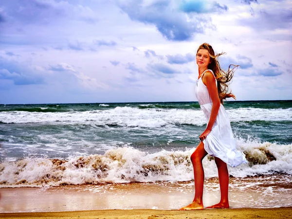 Bak su yaz kız deniz