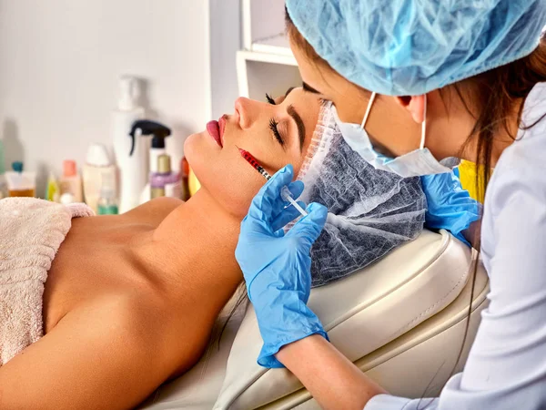 Dermal fillers of woman in spa salon with beautician. — Stock Photo, Image