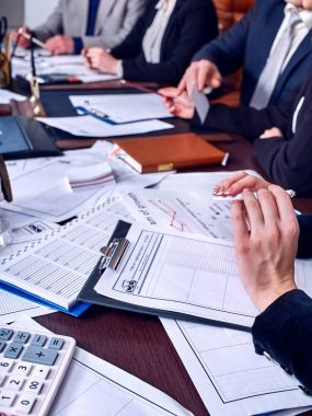 İş insan ofis ve yaşam takım insanların belgelerle çalışma .