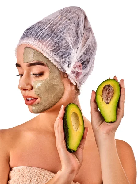Брудна маска для обличчя жінки в спа-салоні. Масаж обличчя  . — стокове фото