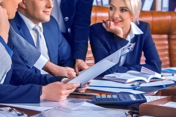 Business mensen office leven van team mensen werken met papieren. — Stockfoto