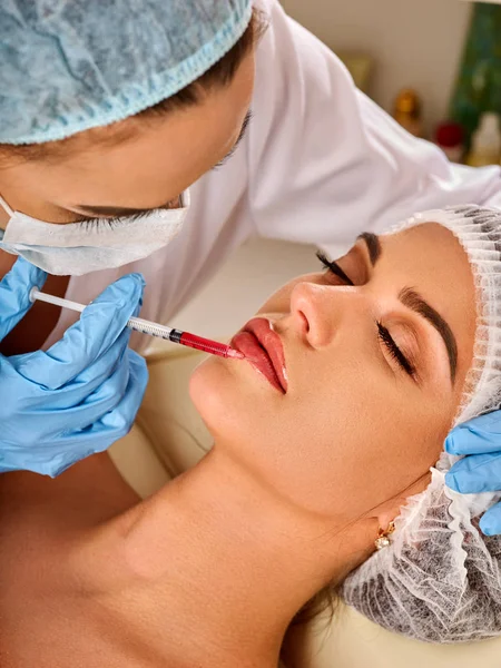 Dermal fillers lips of woman in spa salon with beautician. — Stock Photo, Image