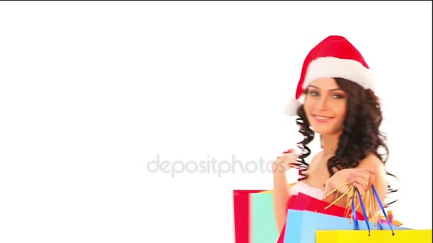 Försäljning jul röd väska. Shopping kvinna i Santa hatt. — Stockvideo