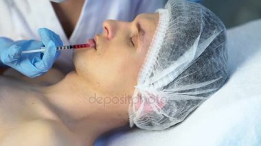 Şevval Özçelik Güzellik salonuyla spa insanın Dermal dolgu.