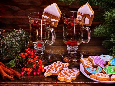 Beyaz şarap iki romantik bardak sıcak panç mulled .