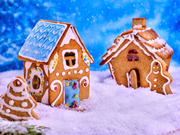 Two cookie houses and gingerbread man. — Stock Photo, Image