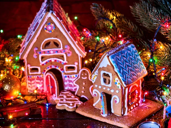 Ginger bread houses with Christmas garland. — Stock Photo, Image