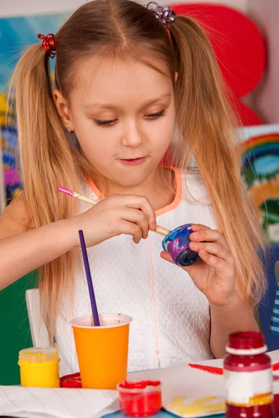 Small students children painting in art school class. — Stock Photo, Image