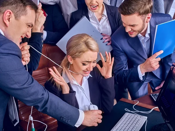 Les gens d'affaires la vie de bureau des gens d'équipe travaillant avec des papiers  . — Photo