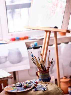 Otantik Boya fırçaları natürmort tablo sanat sınıf Okulu.