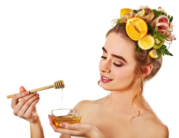 Maschera viso miele con frutta fresca e favi per capelli  . — Foto Stock