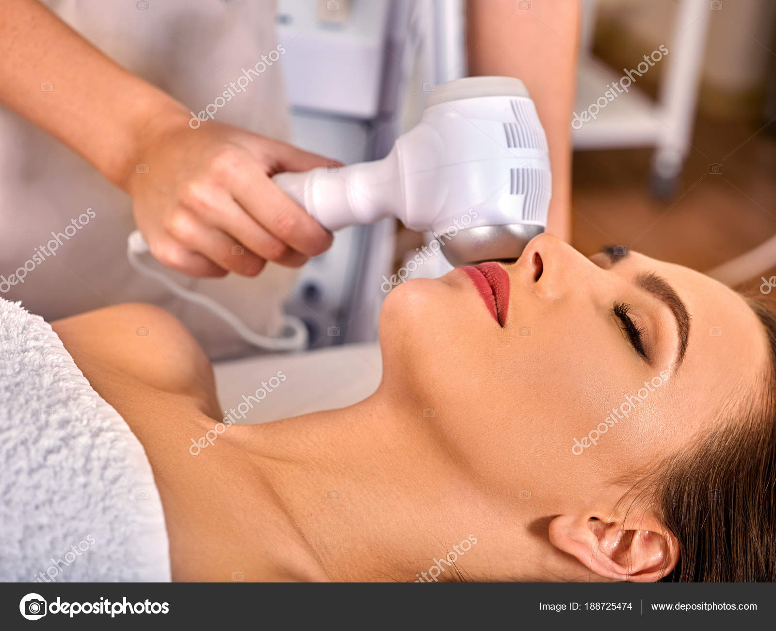 Ultrasonik Yüz Gençleştirme Ultrasonik Yüz Gençleştirme