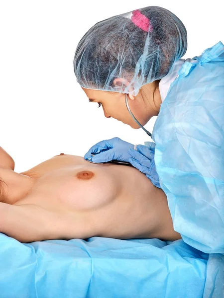 乳腺癌手术的身体的一部分。植入物手术隆胸.. — 图库照片