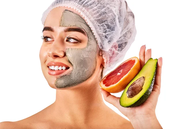 泥スパ サロンで女性の顔のマスクです。顔のマッサージ . — ストック写真