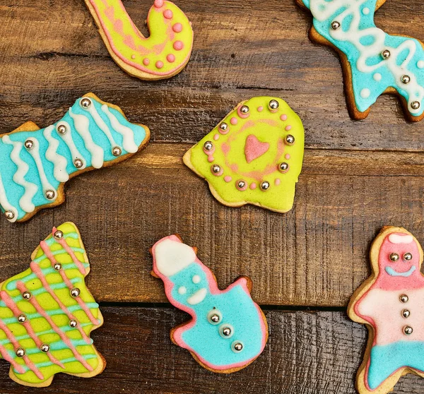 Fondo decorativo de galletas de Navidad en tablero de madera — Foto de Stock