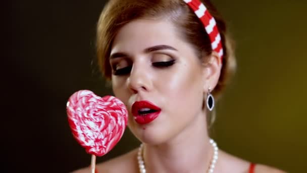 Woman retro style lick lollipop confection portrait — Stock Video