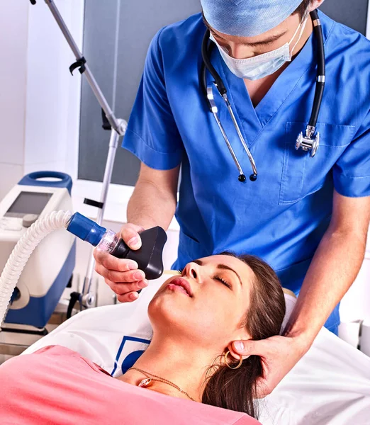 Doctor put on artificial ventilation apparatus coronavirus woman patient . — Stock Photo, Image