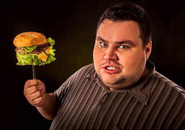 Un Ciccione Che Mangia Hamberger Da Fast Food Colazione Per Persona In Sovrappeso Grasso Mangiare Hamburger Stock Photo 153402844