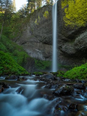 Latourell uzun pozlama düşüyor