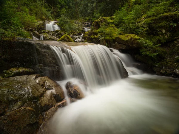 Blurred motion waterfall — Stock Photo, Image