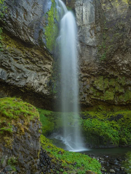 Wy'east 在哥伦比亚河峡谷，瀑布 — 图库照片
