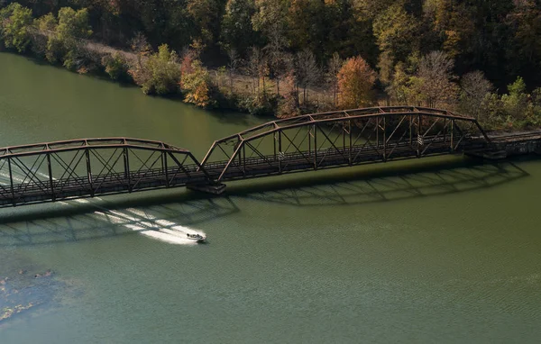 Neuen Fluss von Falken Nest übersehen — Stockfoto