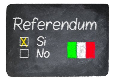 Kayrak tahtaya tebeşir kullanarak İtalya referandum kavramı