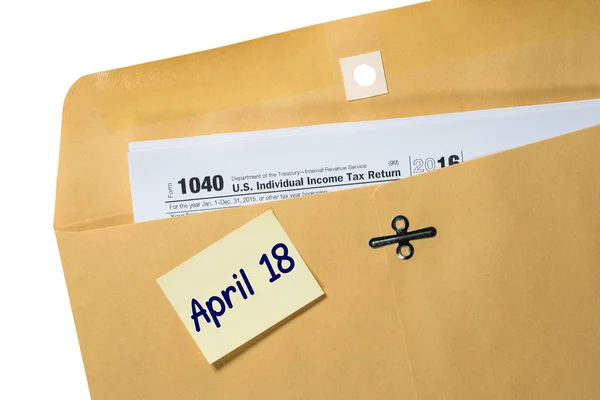 Tax Day reminder for April 18 on envelope — Stock Photo, Image