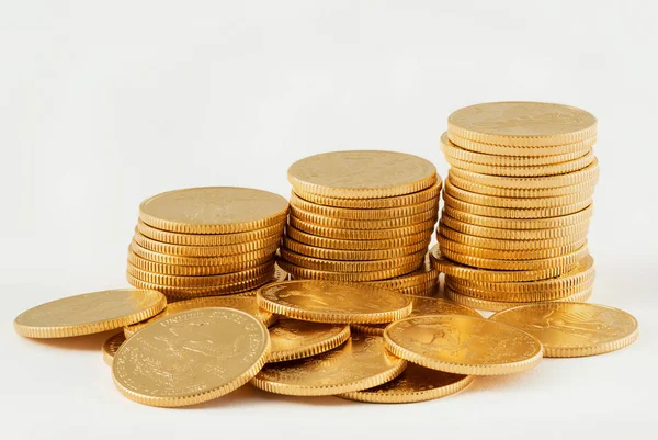 Stack of golden eagle coins — Stockfoto