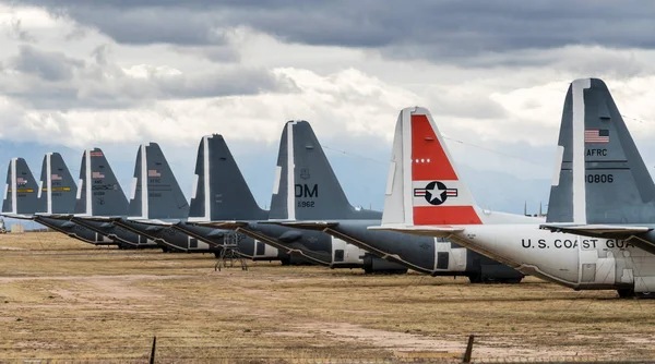 Staarten van vliegtuigen van de gepensioneerde luchtmacht in Tucson — Stockfoto