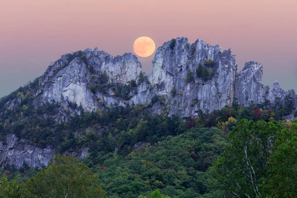 Superluna su Seneca Rocks in West Virginia — Foto Stock