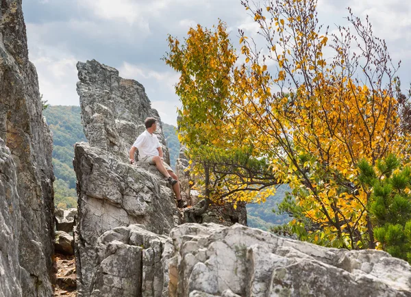 Escalador em cima de Seneca Rocks — Fotografia de Stock