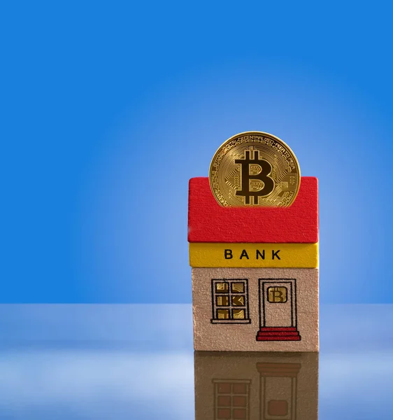 Toy bank building with bitcoin assets — Stock Photo, Image