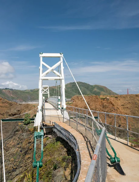 Puente que conduce al faro en el condado de Point Bonita Marin — Foto de Stock