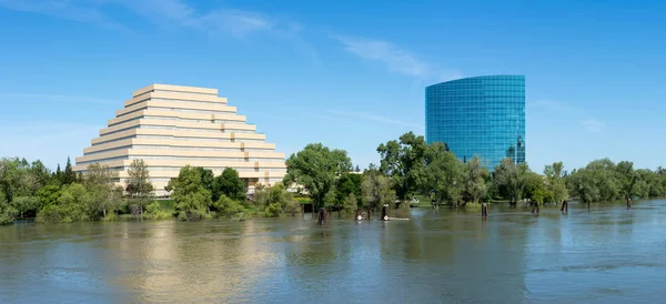 CALtrs y Ziggurat edificios en Sacramento California — Foto de Stock