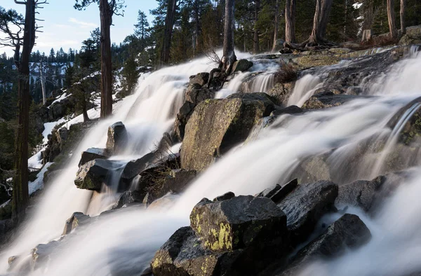 Emerald Bay na jezeře Tahoe s dolní Eagle Falls — Stock fotografie