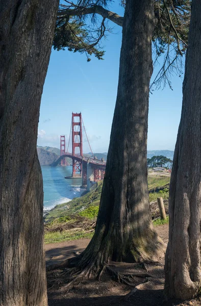 Marin Headlands y Golden Gate Bridge desde el parque estatal — Foto de Stock