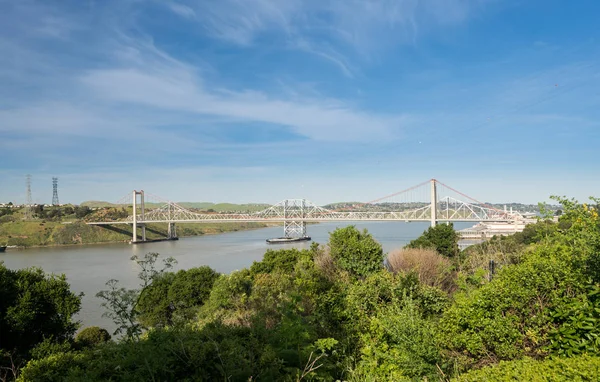 Puentes de Al Zampa y Carquinez llevan US I80 a través del río — Foto de Stock